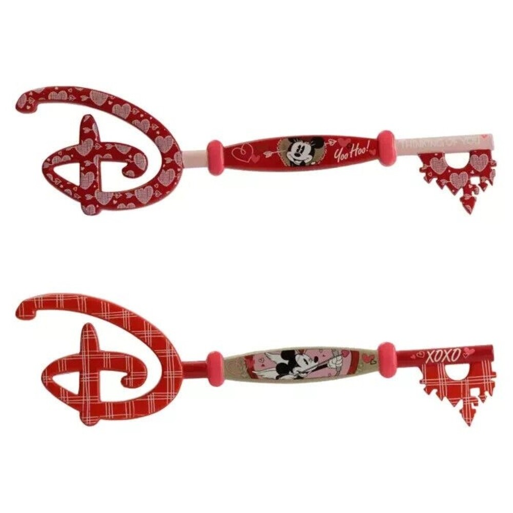 NIB Disney Store Mickey & Minnie Mouse Collectible Key Set Love Hearts XOXO